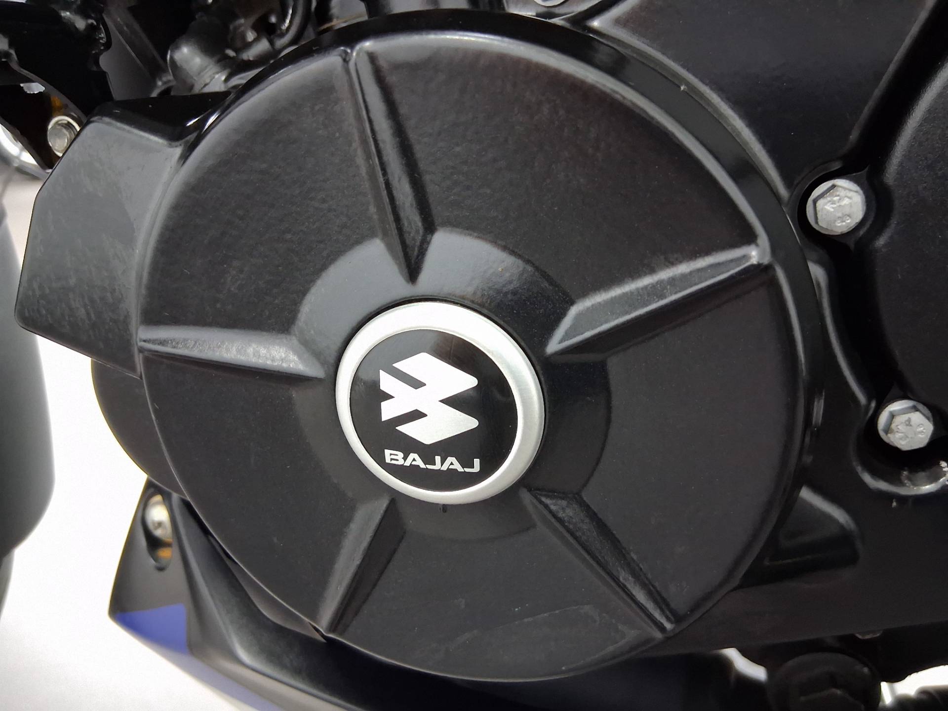 BAJAJ DOMINAR 200