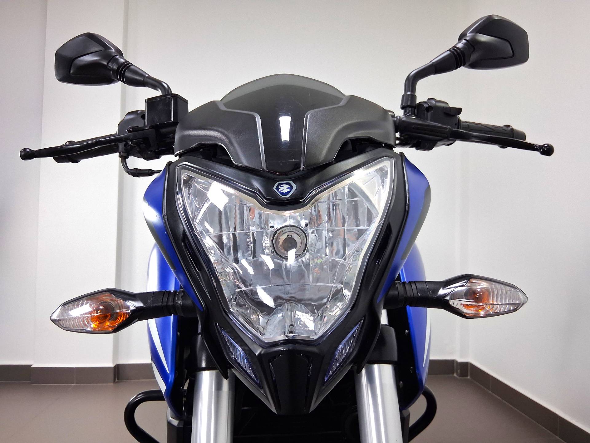 BAJAJ DOMINAR 200