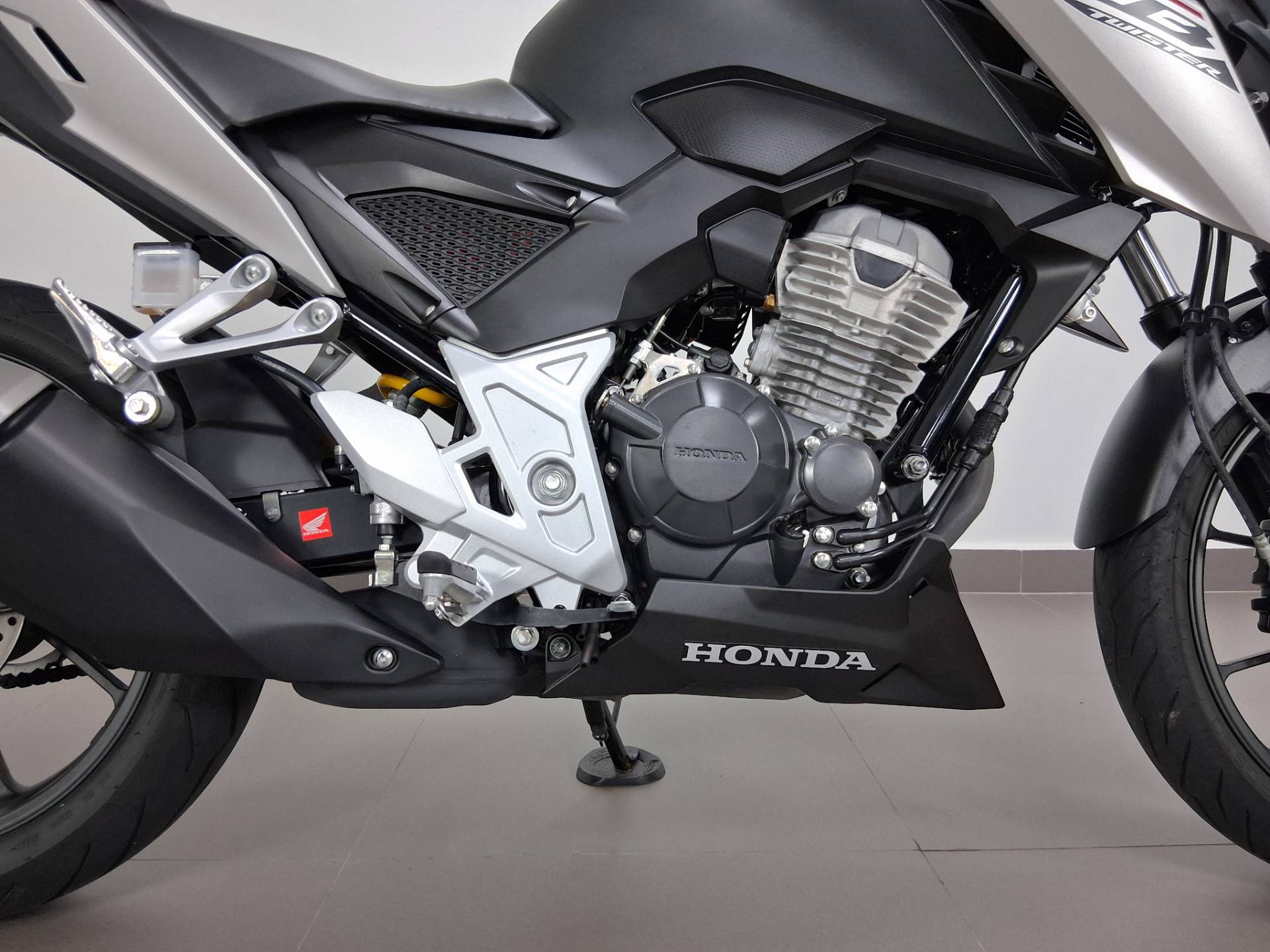 HONDA CB 300F TWISTER CBS