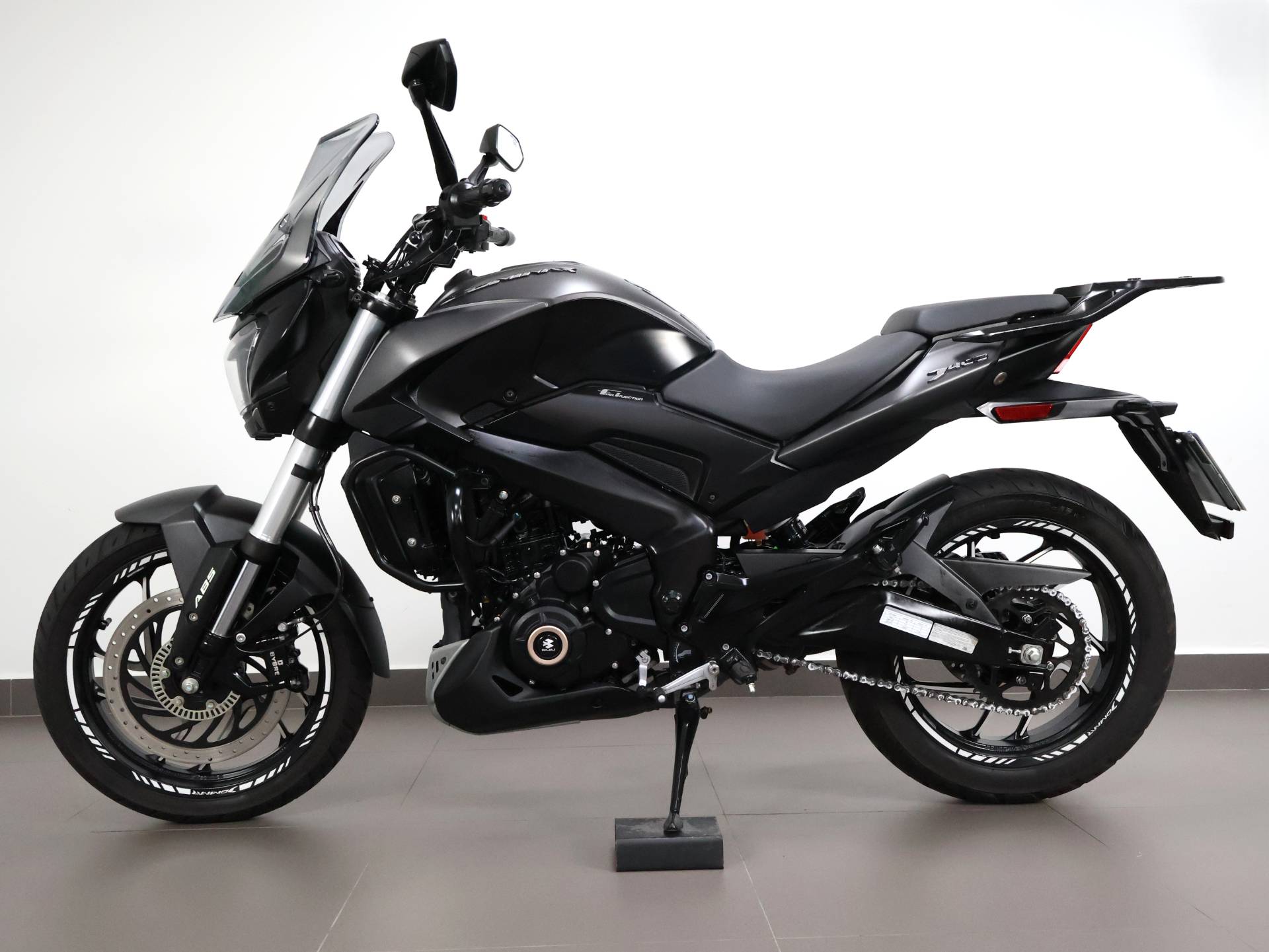 BAJAJ DOMINAR 400