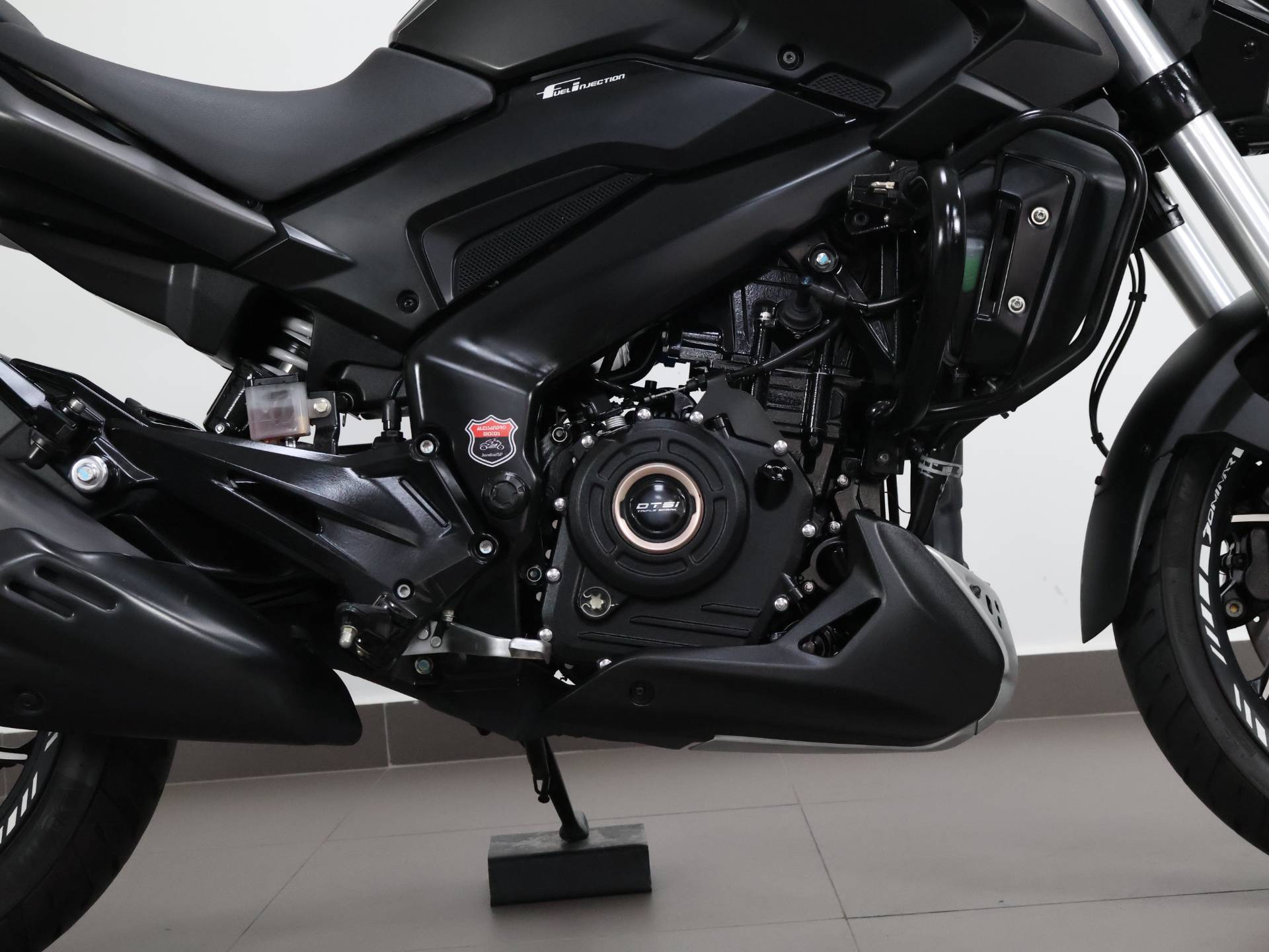 BAJAJ DOMINAR 400
