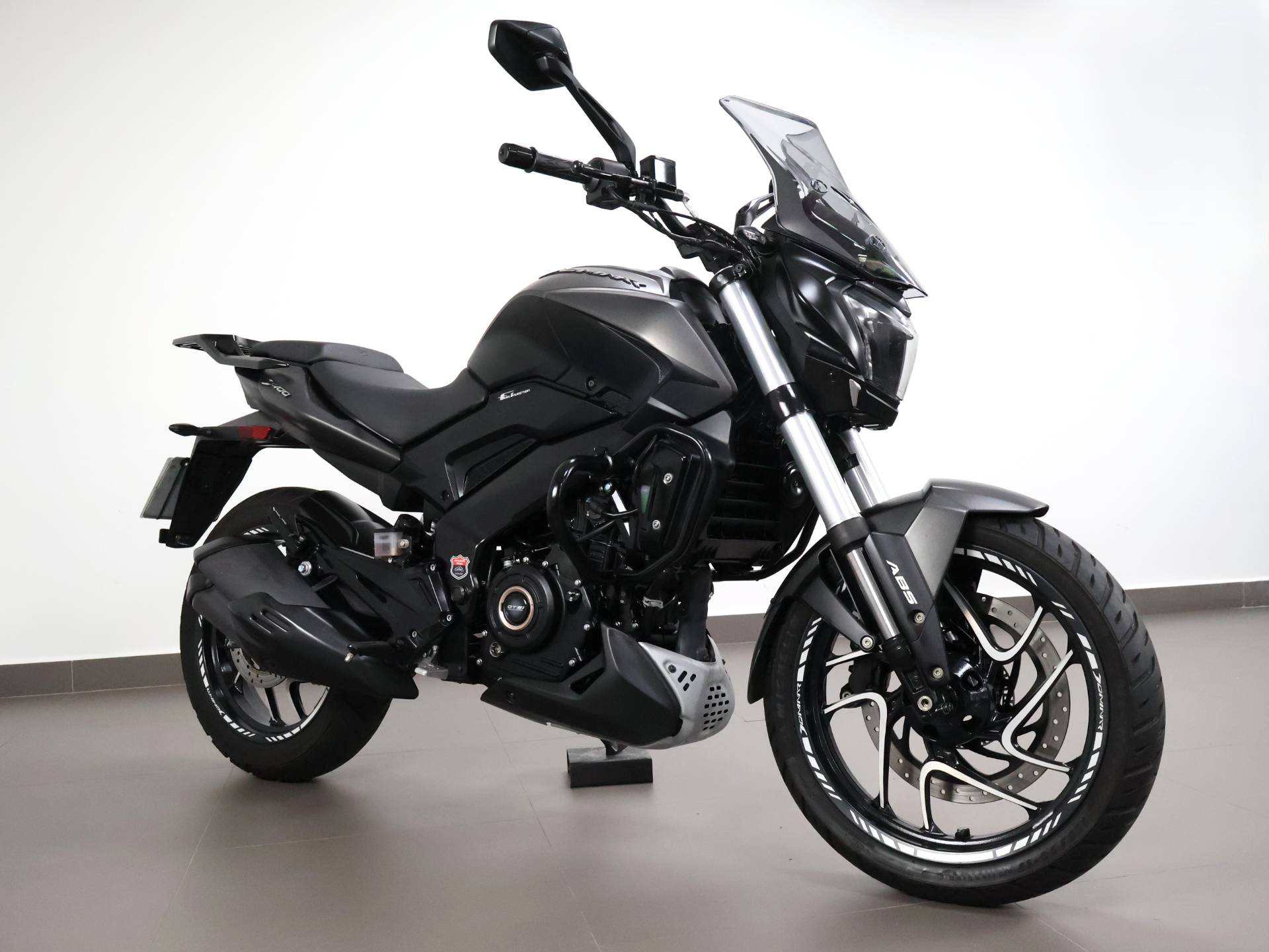 BAJAJ DOMINAR 400