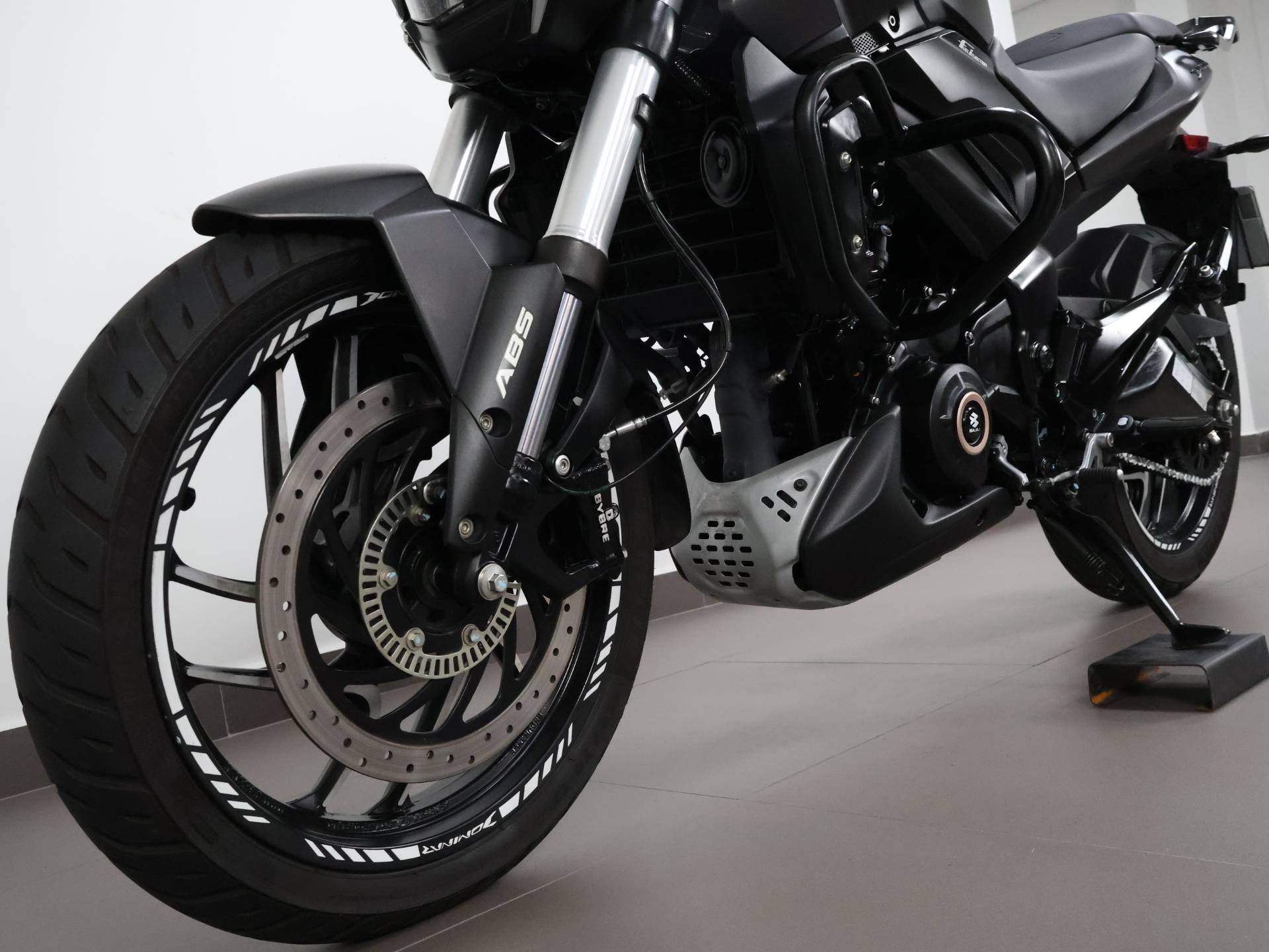 BAJAJ DOMINAR 400