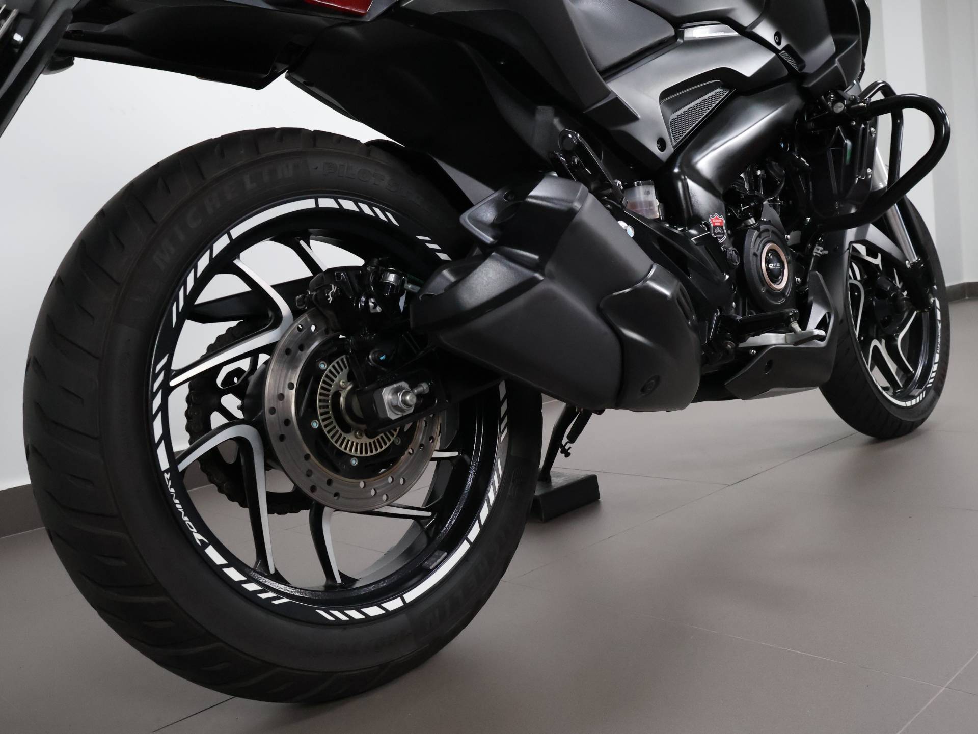 BAJAJ DOMINAR 400