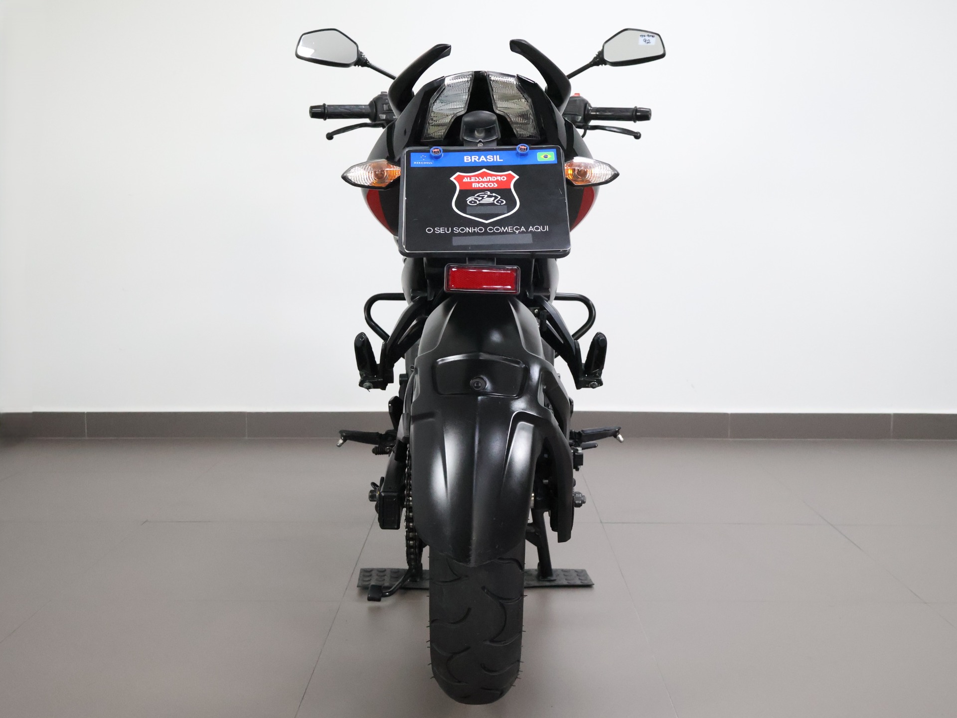 BAJAJ DOMINAR 200