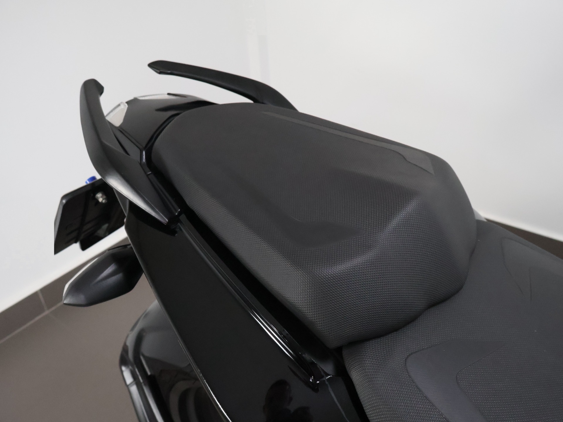 BAJAJ DOMINAR 200