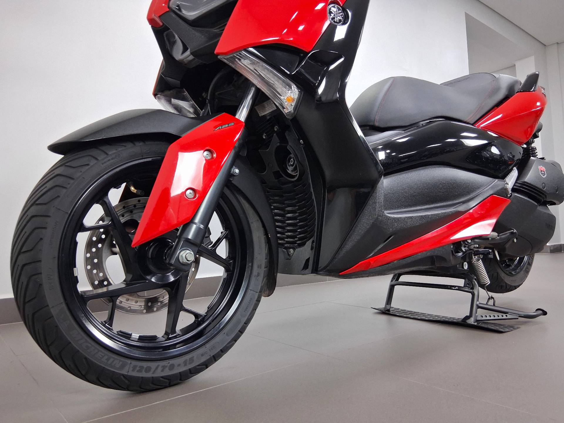 YAMAHA XMAX ABS
