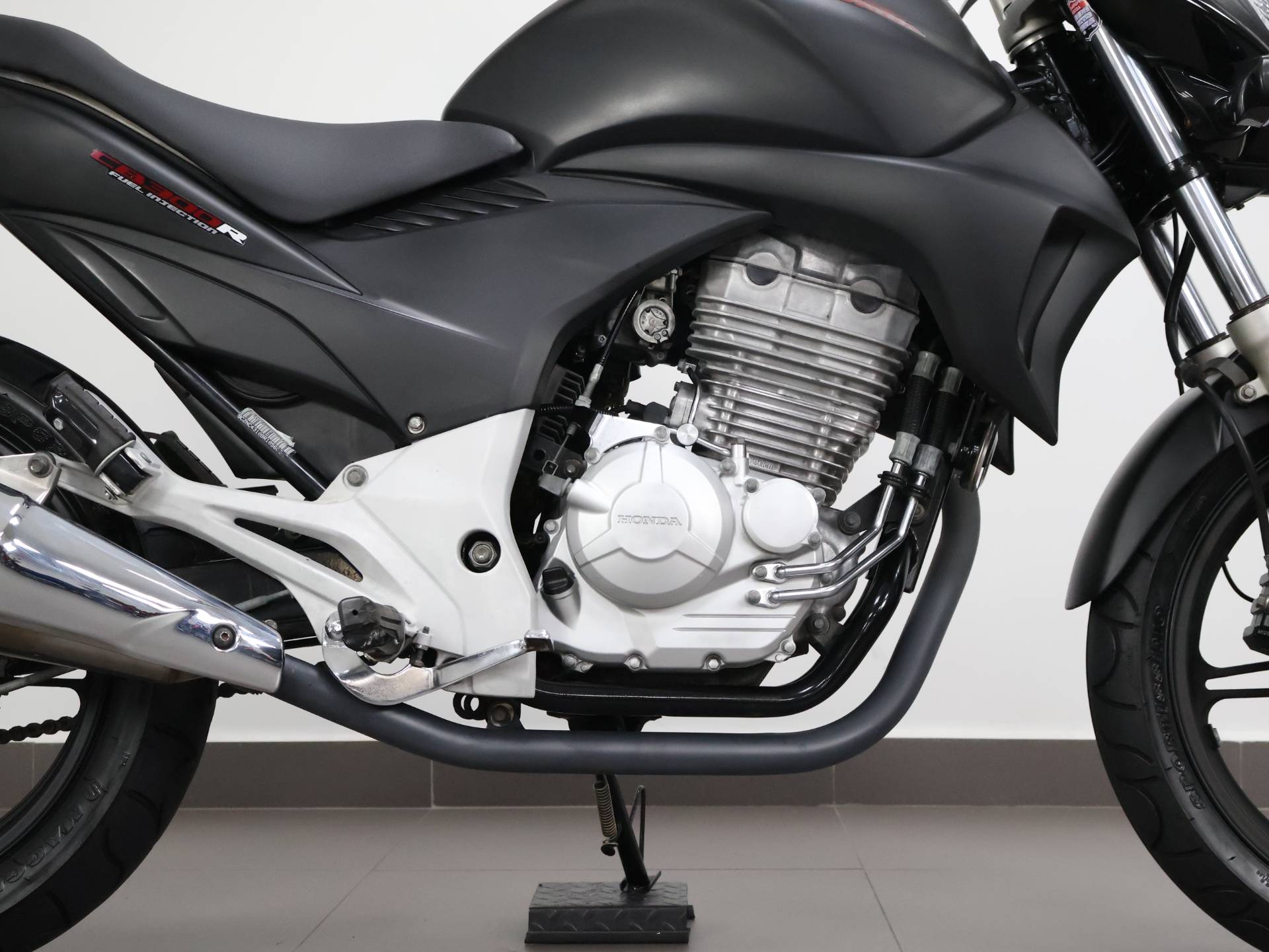 HONDA CB 300R