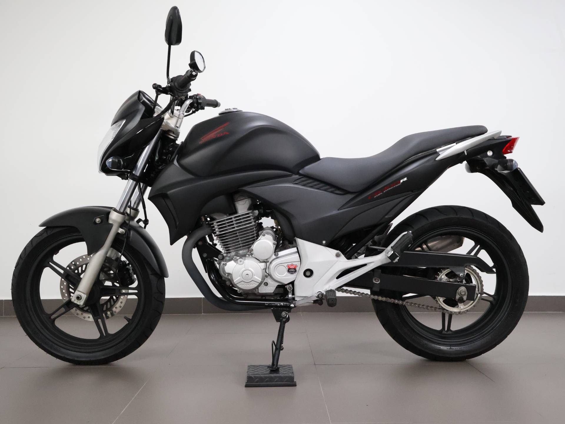 HONDA CB 300R
