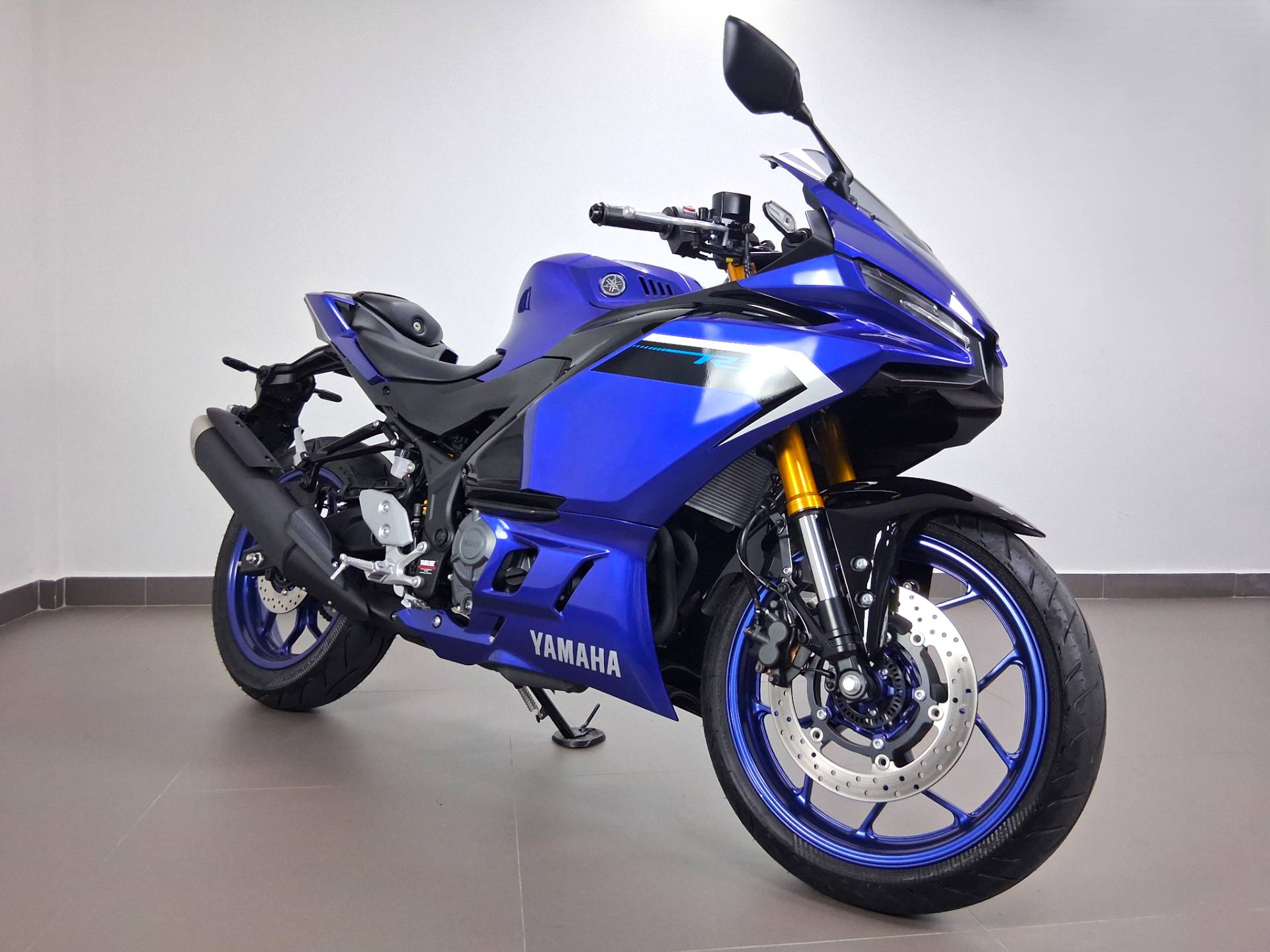 YAMAHA YZF R3 ABS CONNECTED