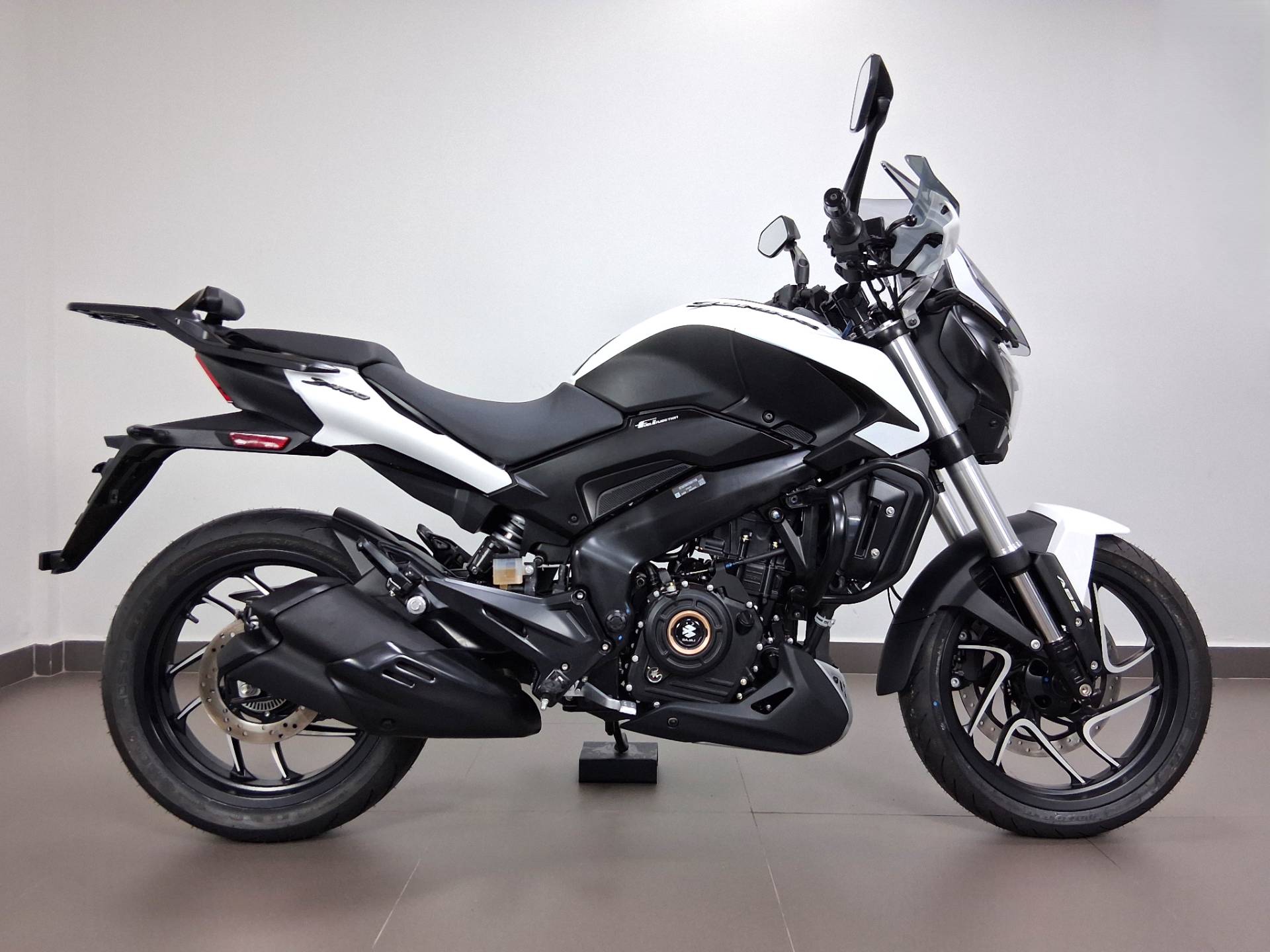 BAJAJ DOMINAR 400