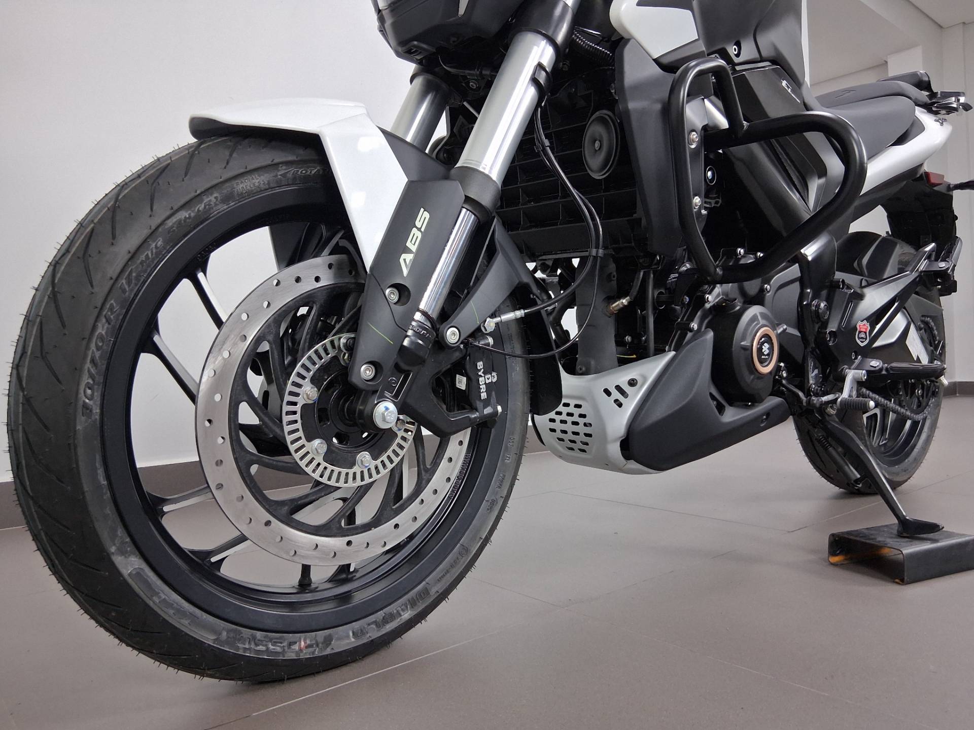 BAJAJ DOMINAR 400