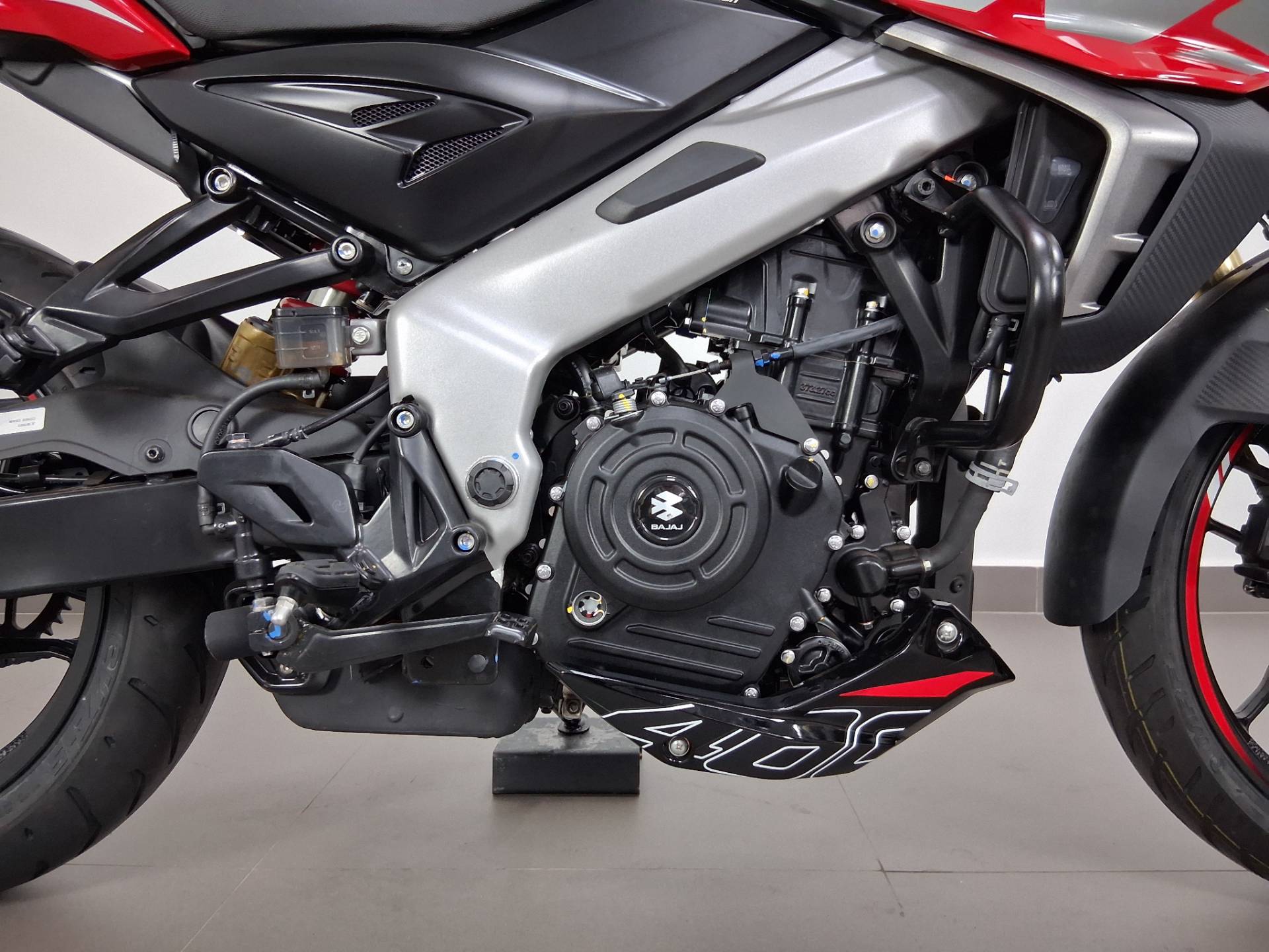 BAJAJ DOMINAR NS400Z