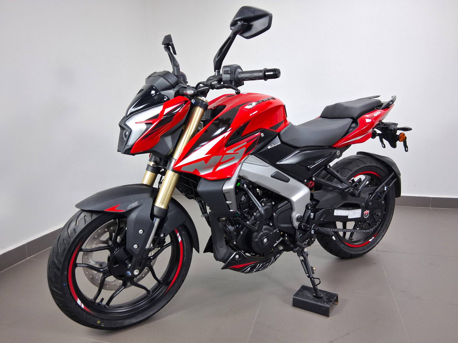 BAJAJ DOMINAR NS400Z