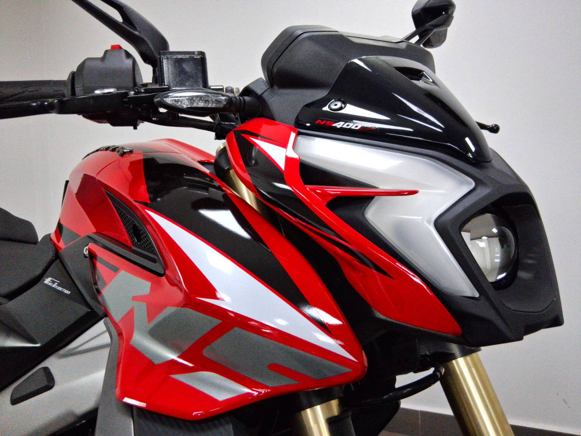 BAJAJ DOMINAR NS400Z