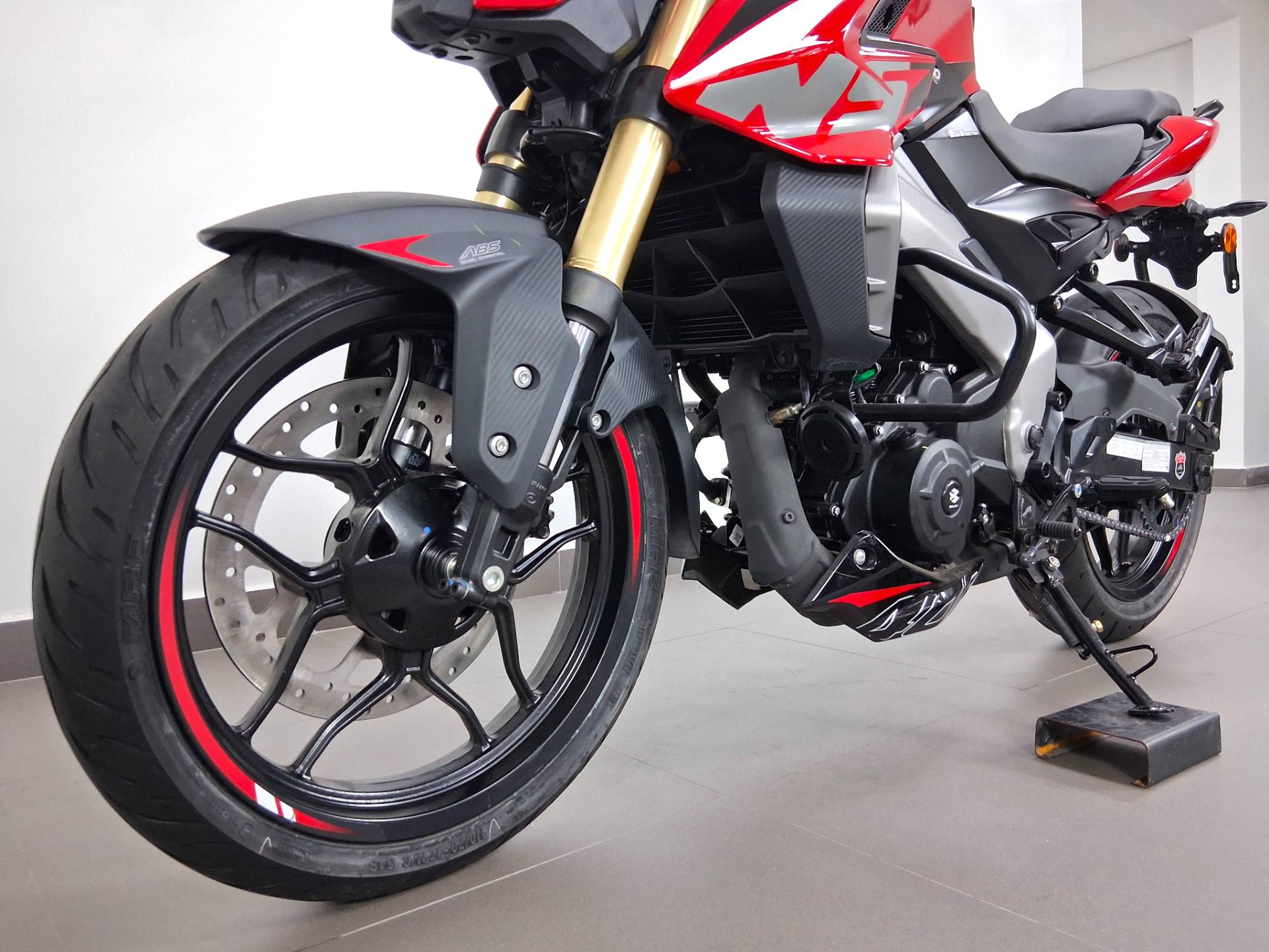 BAJAJ DOMINAR NS400Z
