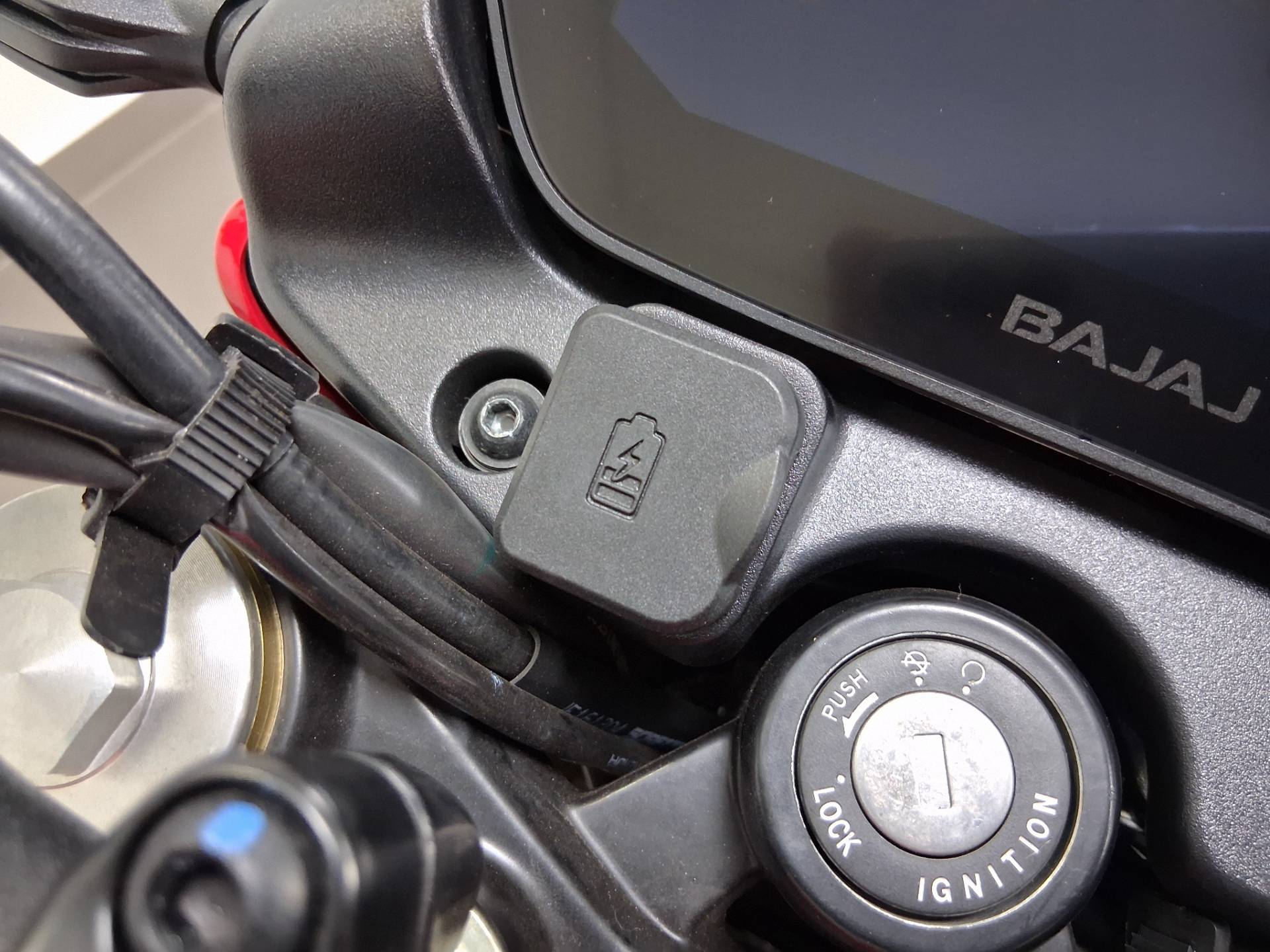 BAJAJ DOMINAR NS400Z