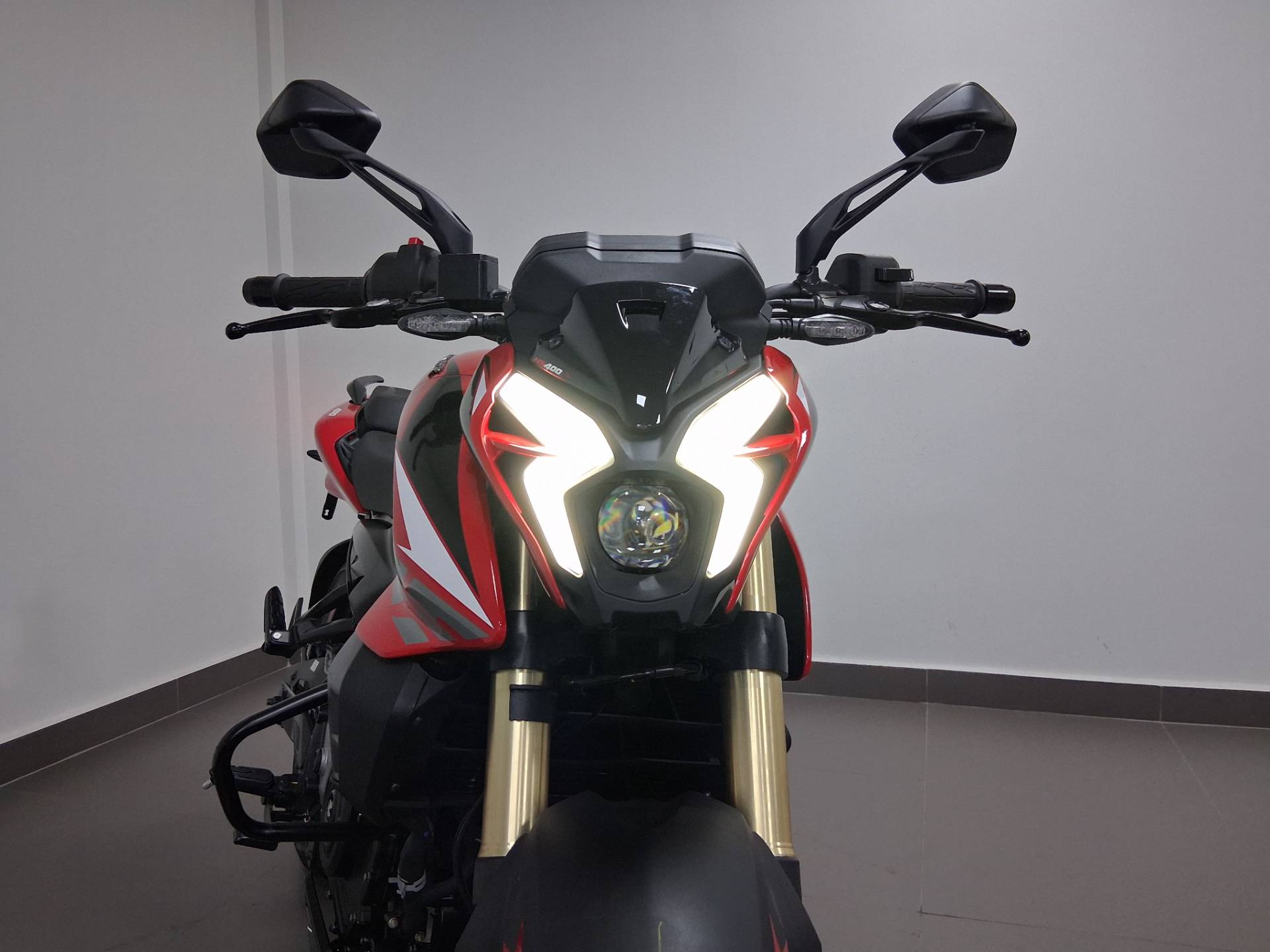 BAJAJ DOMINAR NS400Z