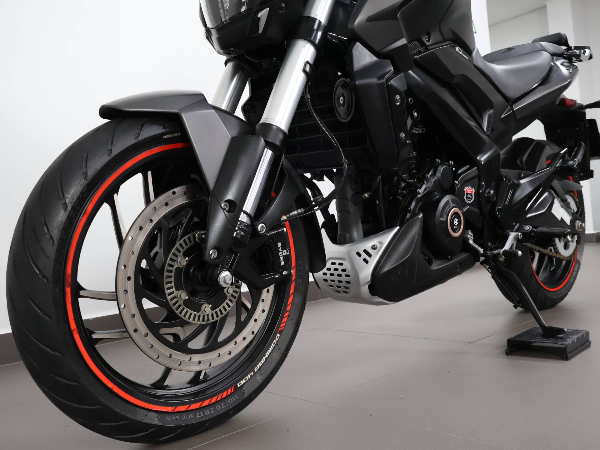 BAJAJ DOMINAR 400