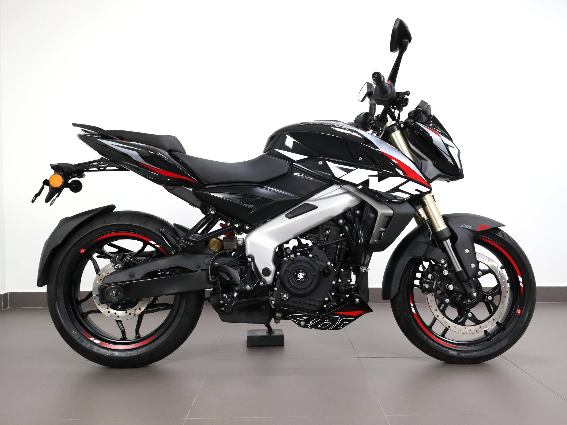 BAJAJ DOMINAR NS400Z