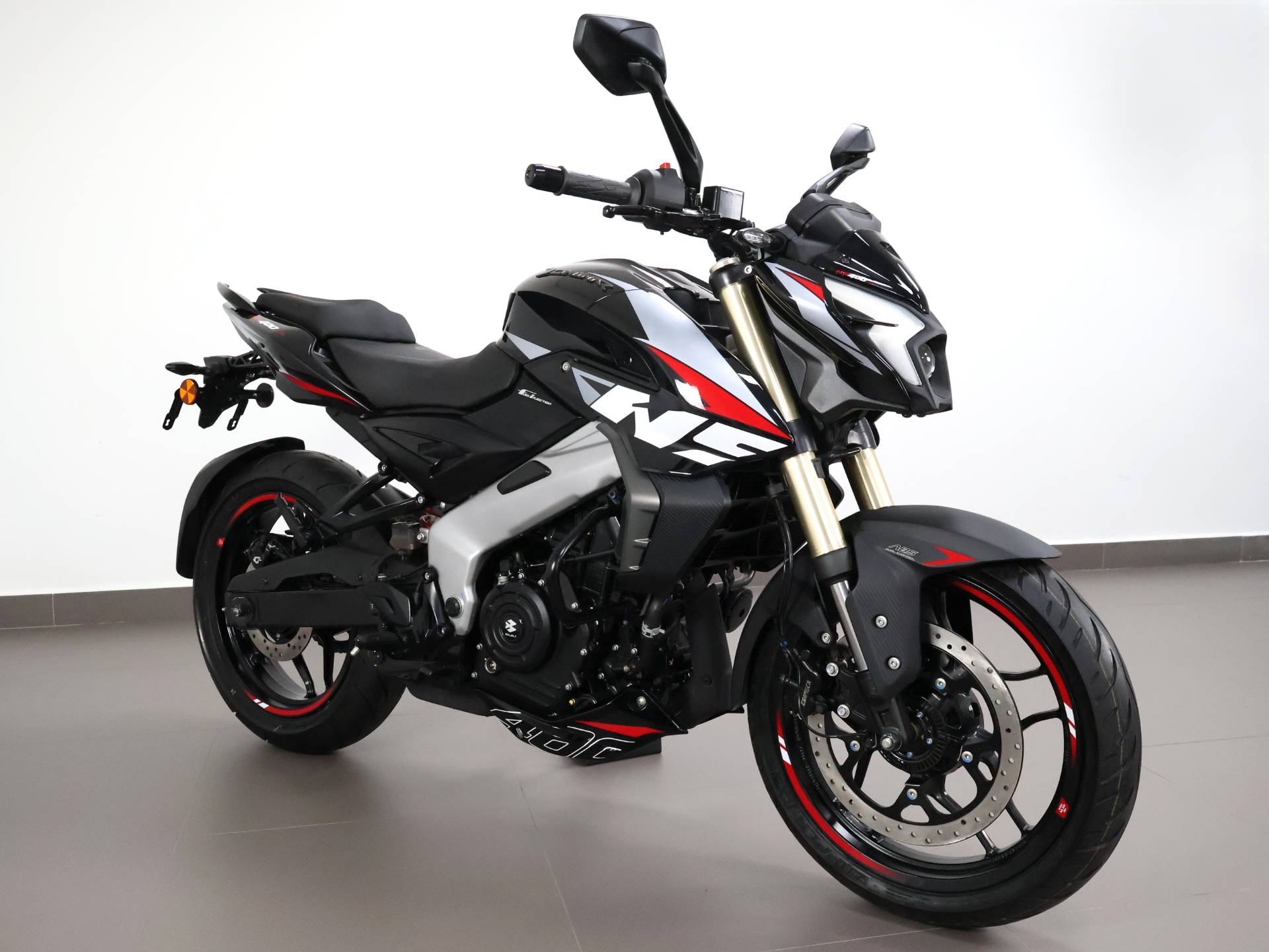 BAJAJ DOMINAR NS400Z