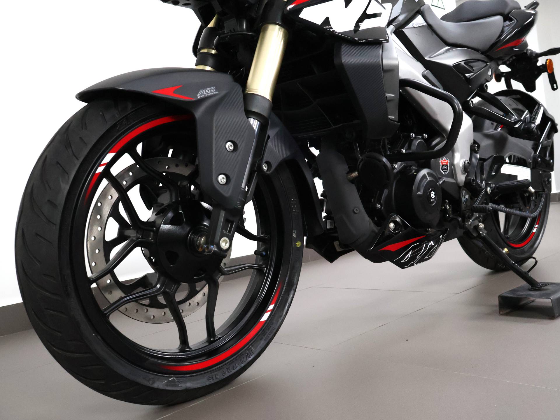 BAJAJ DOMINAR NS400Z