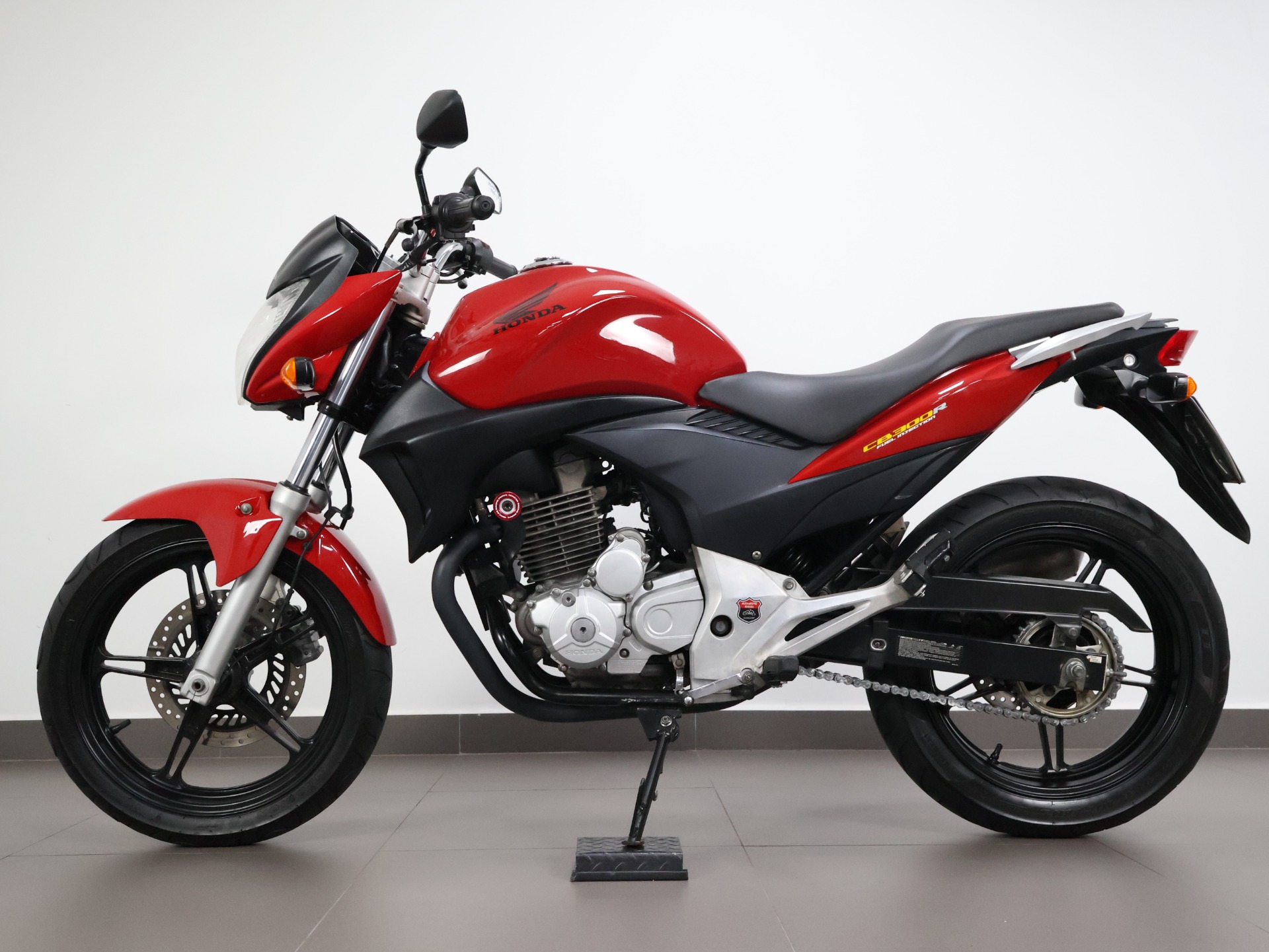 HONDA CB 300R