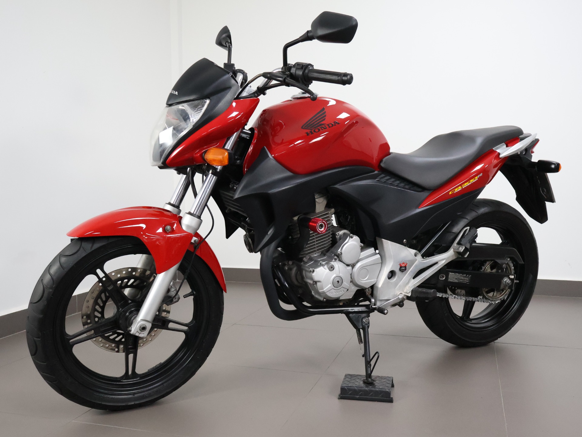 HONDA CB 300R