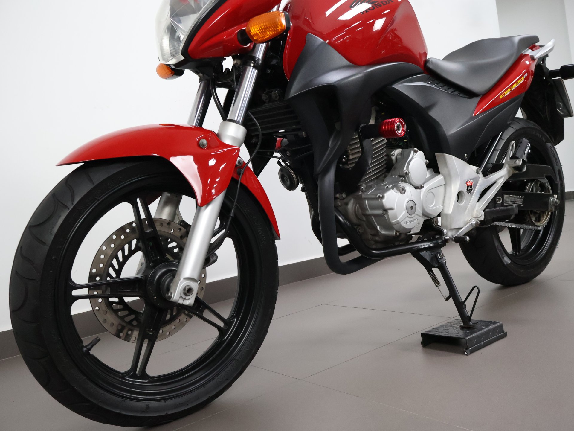 HONDA CB 300R