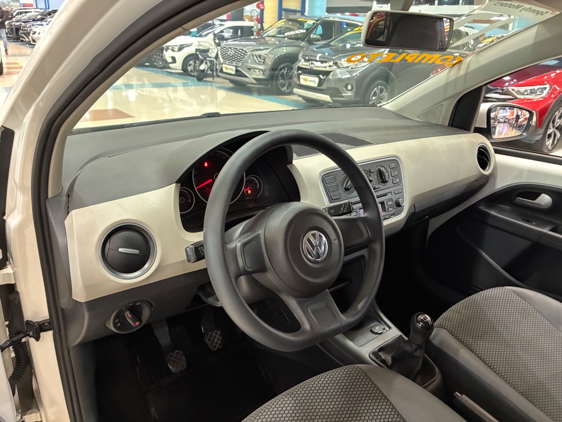 VOLKSWAGEN UP