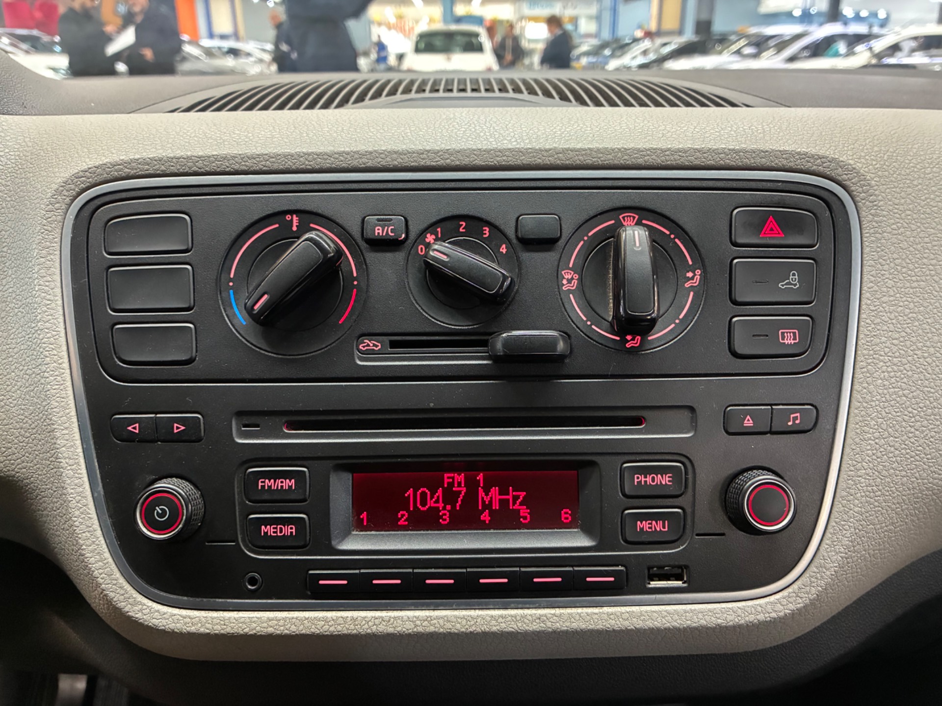 VOLKSWAGEN UP