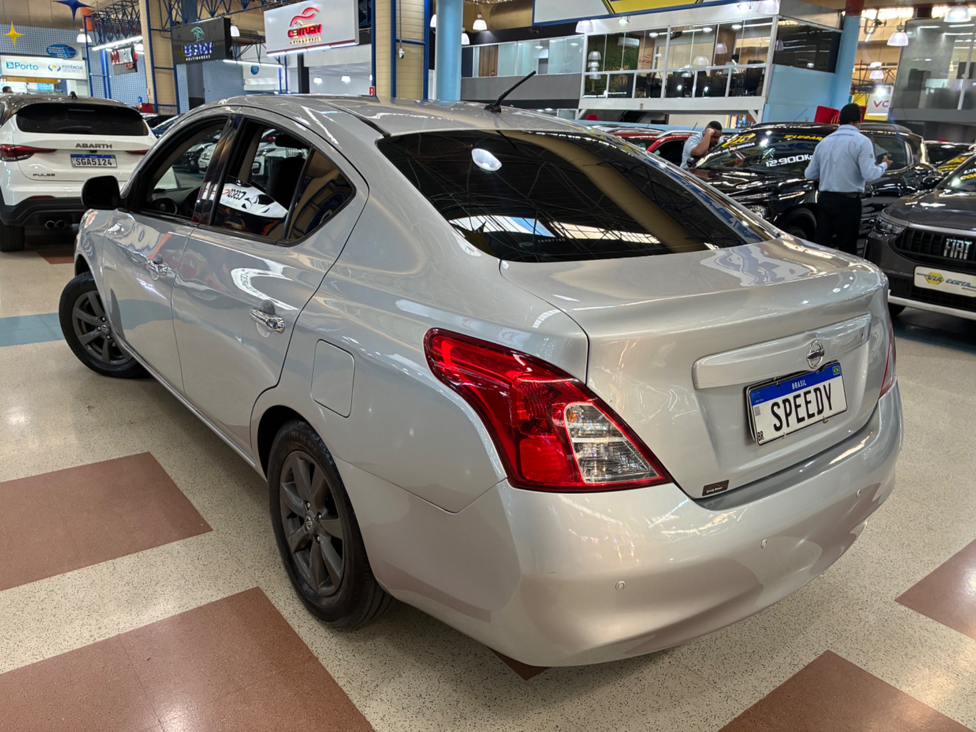 NISSAN VERSA
