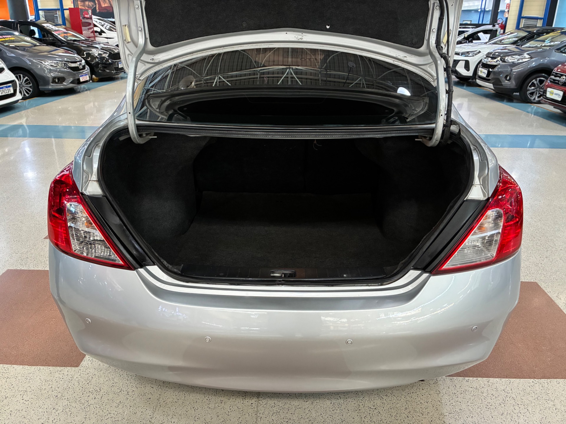 NISSAN VERSA