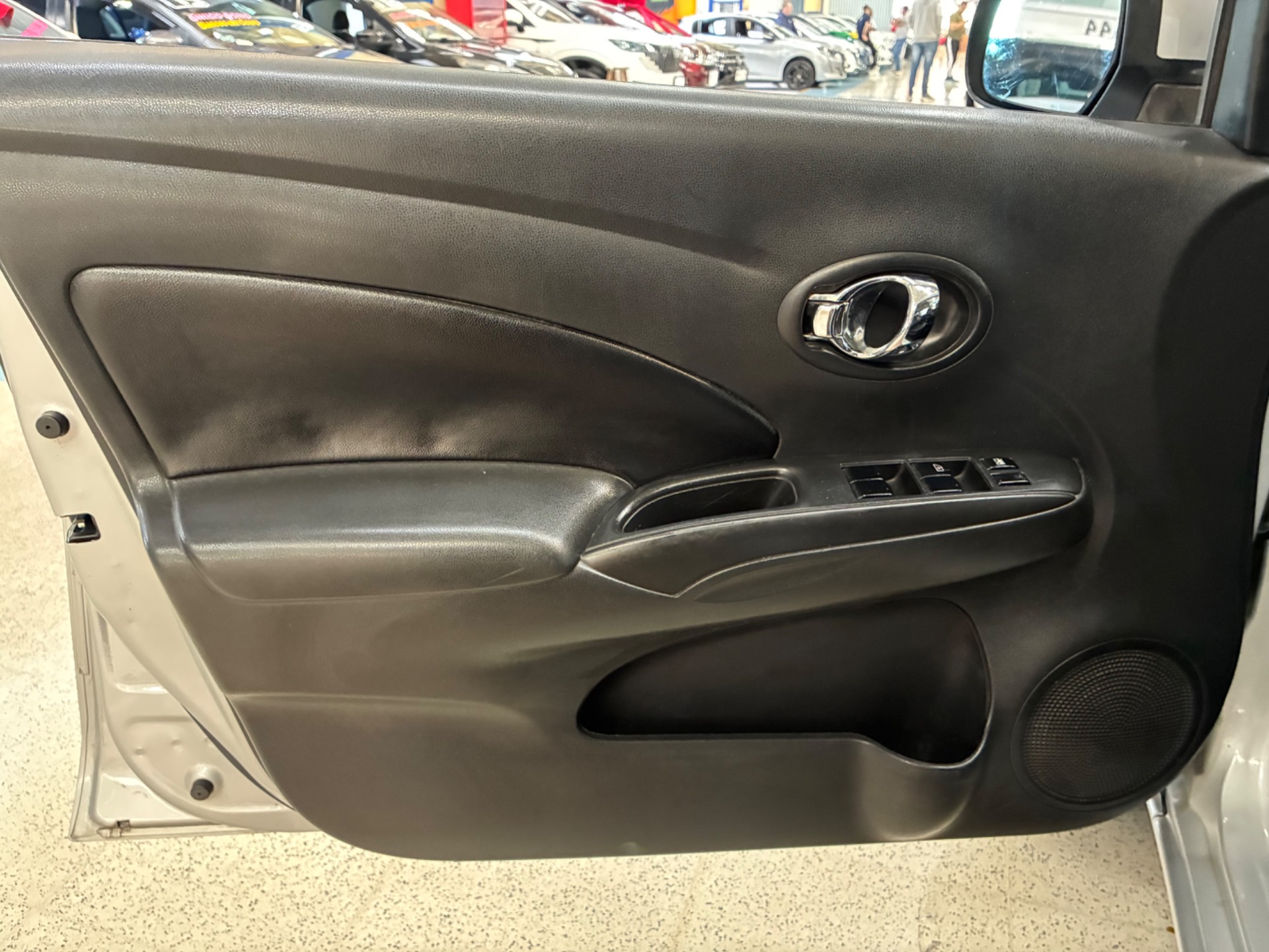 NISSAN VERSA