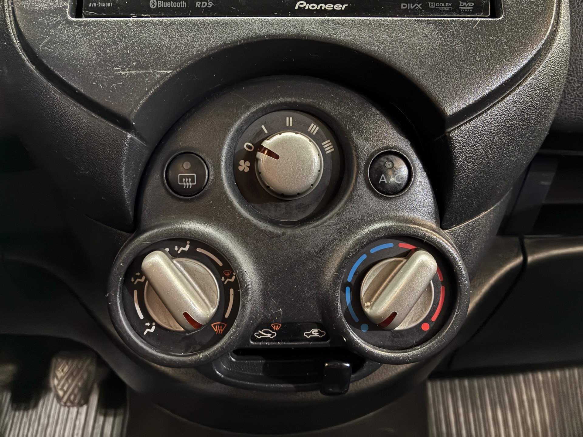 NISSAN VERSA