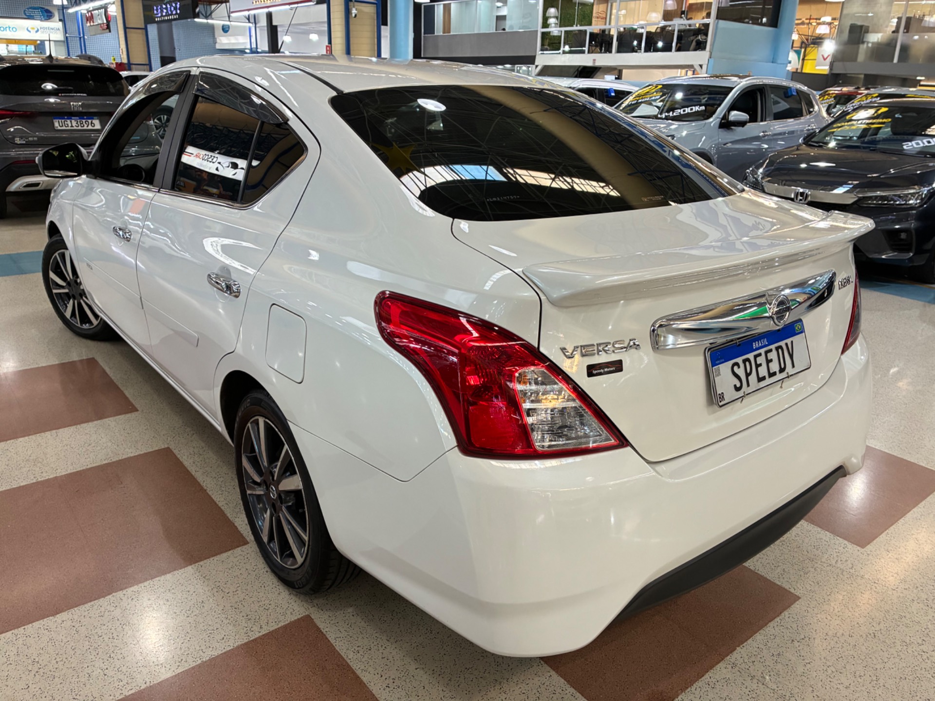 NISSAN VERSA