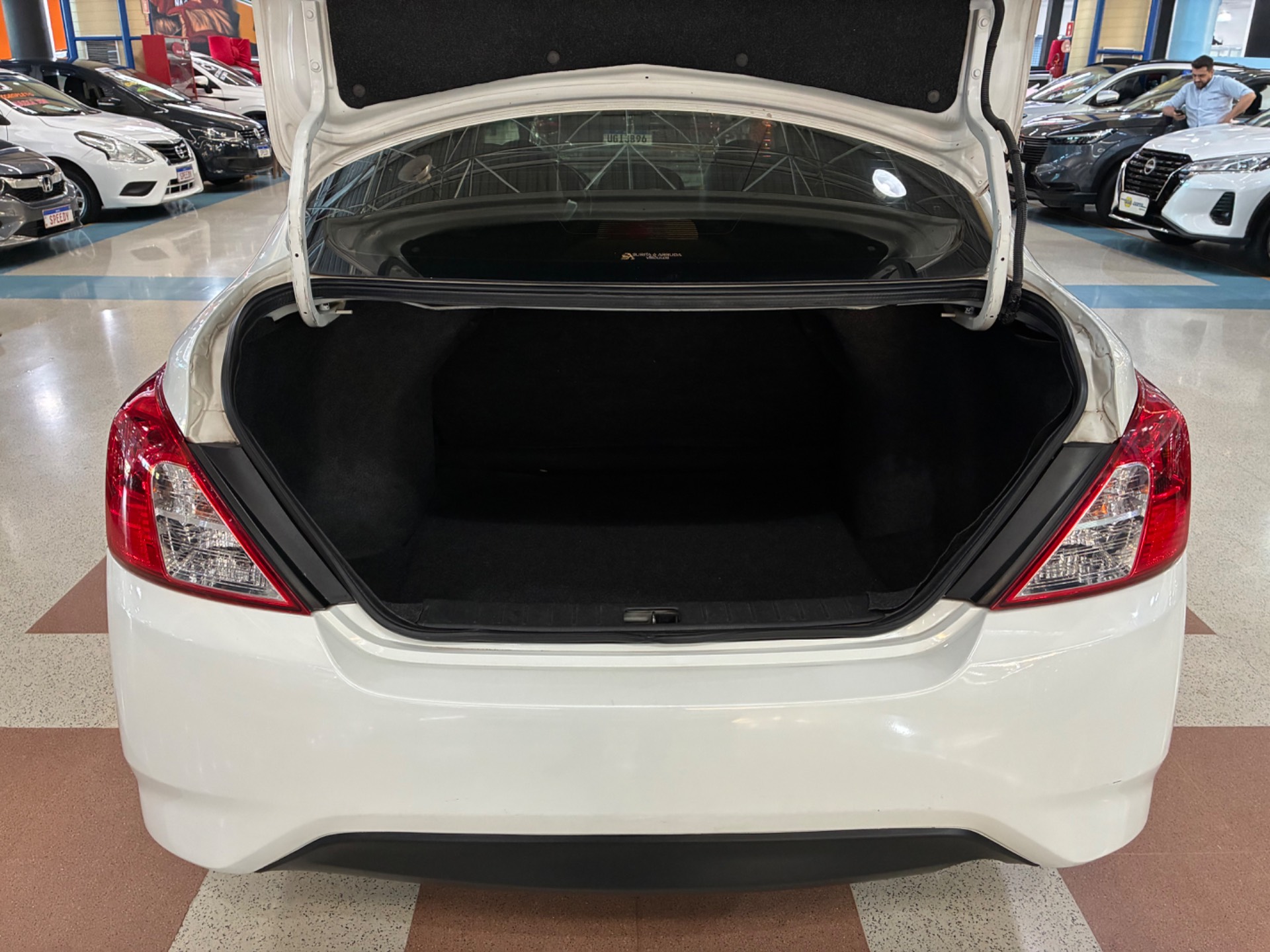 NISSAN VERSA