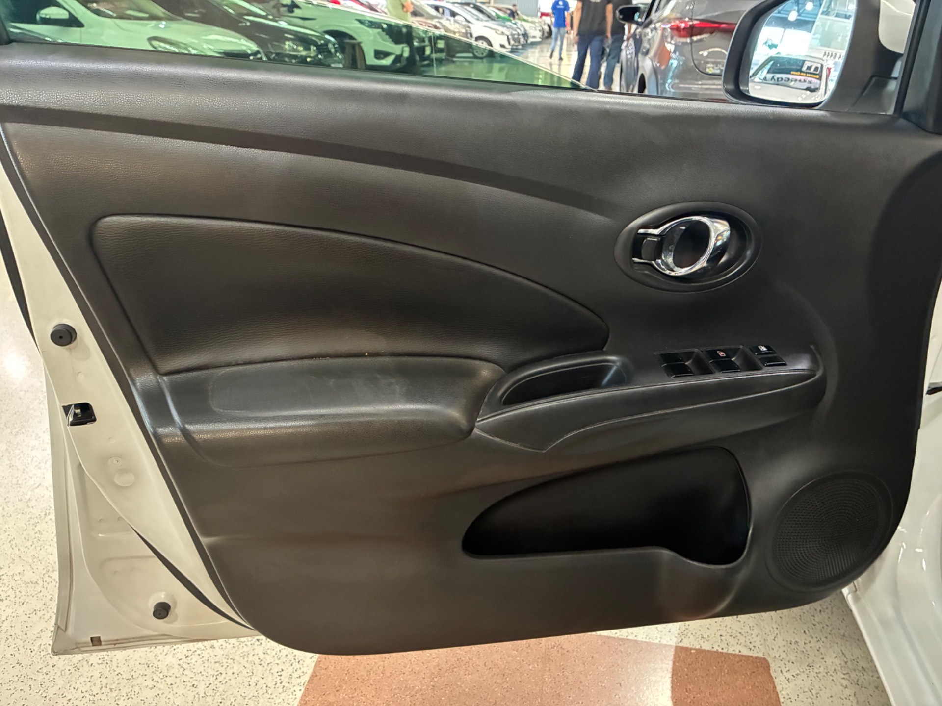 NISSAN VERSA