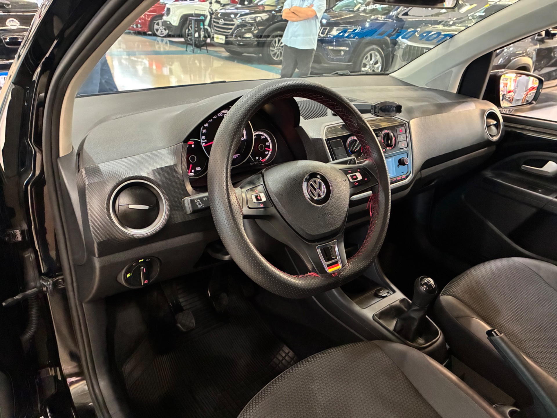 VOLKSWAGEN UP