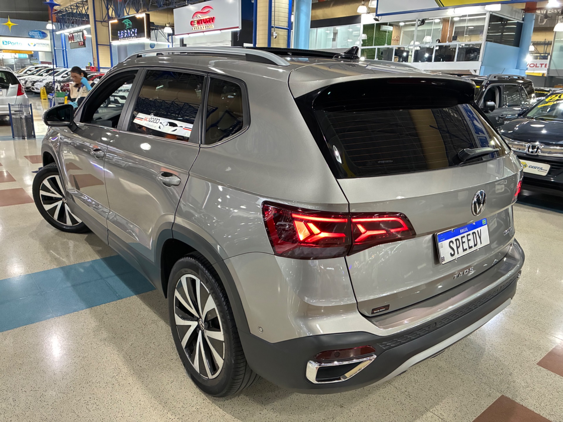 VOLKSWAGEN TAOS