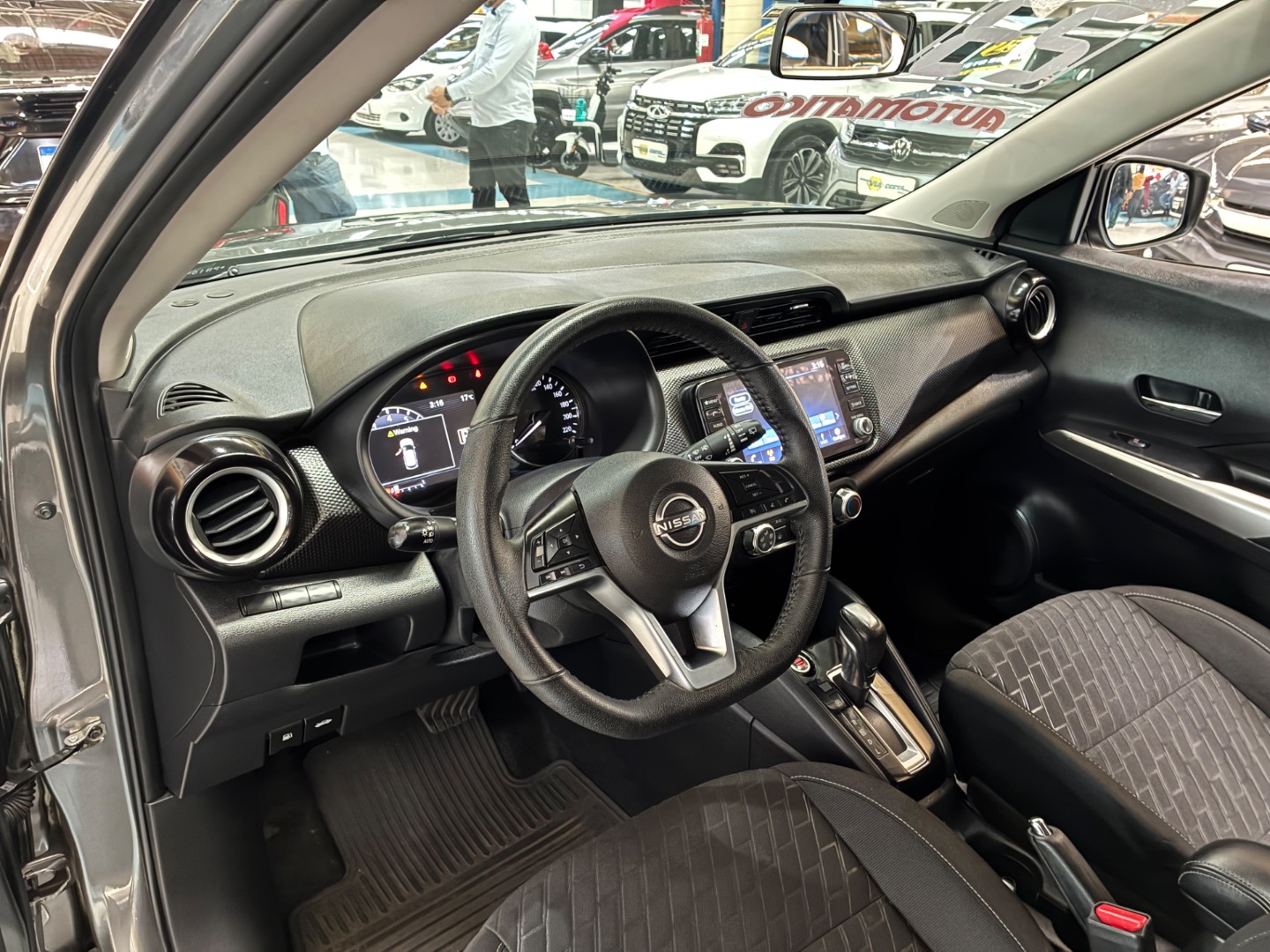 NISSAN KICKS