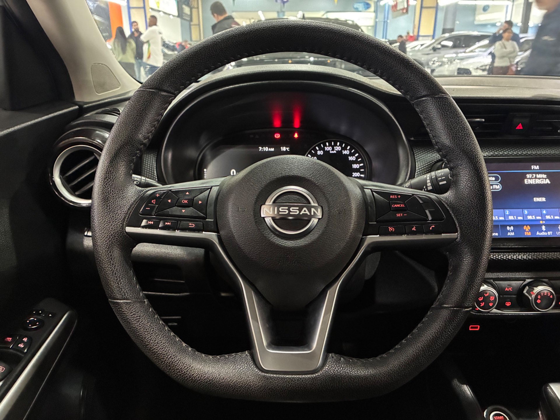 NISSAN KICKS