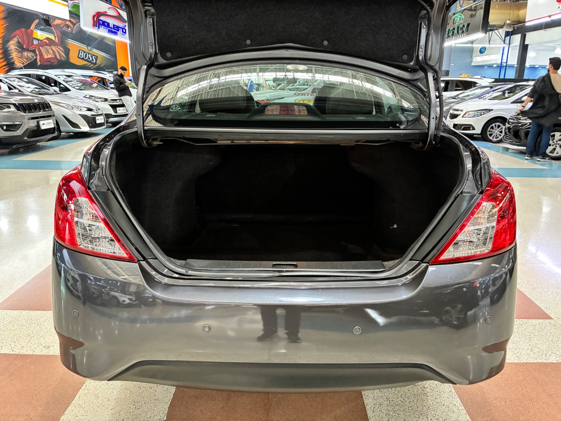 NISSAN VERSA