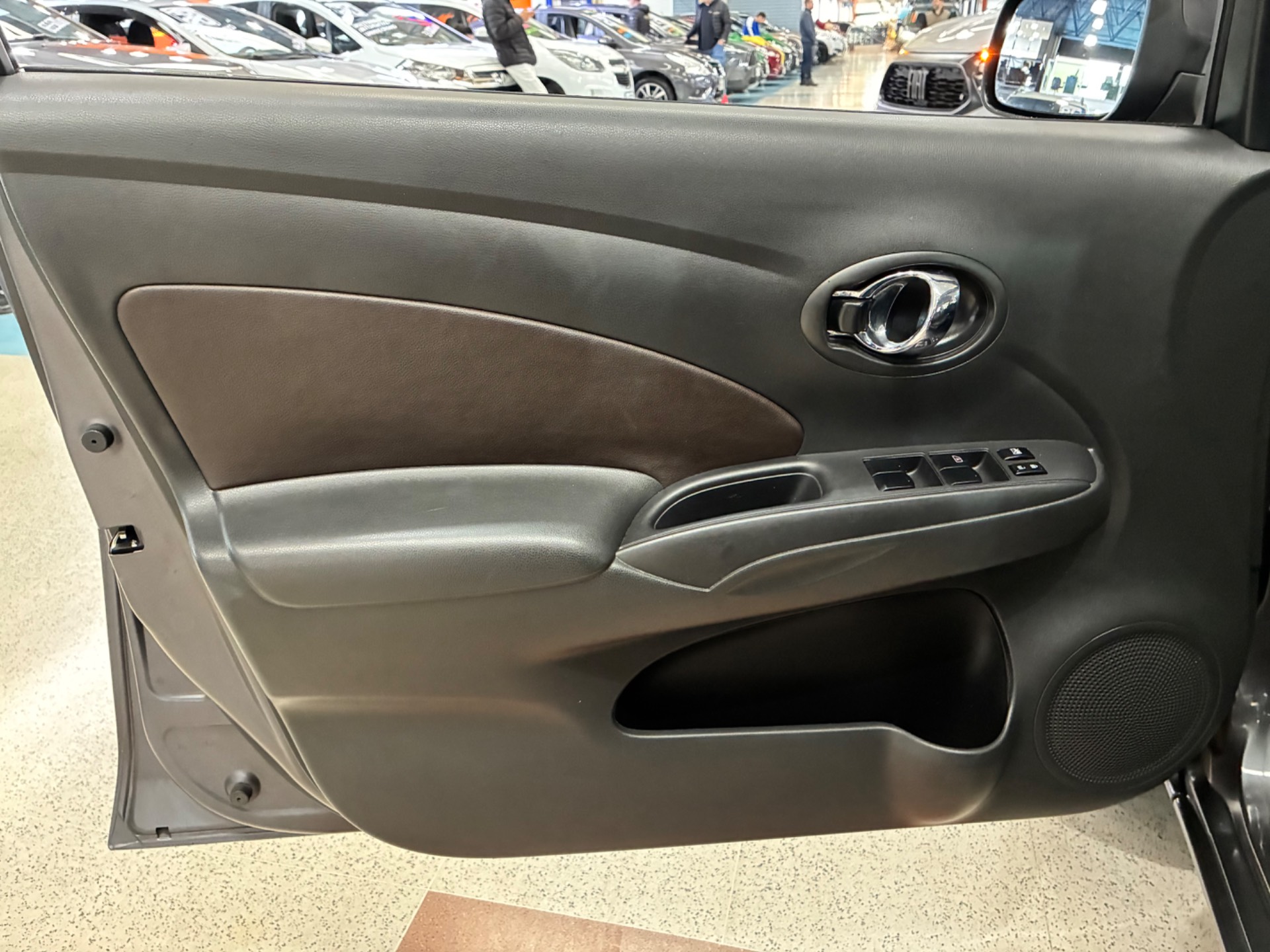 NISSAN VERSA