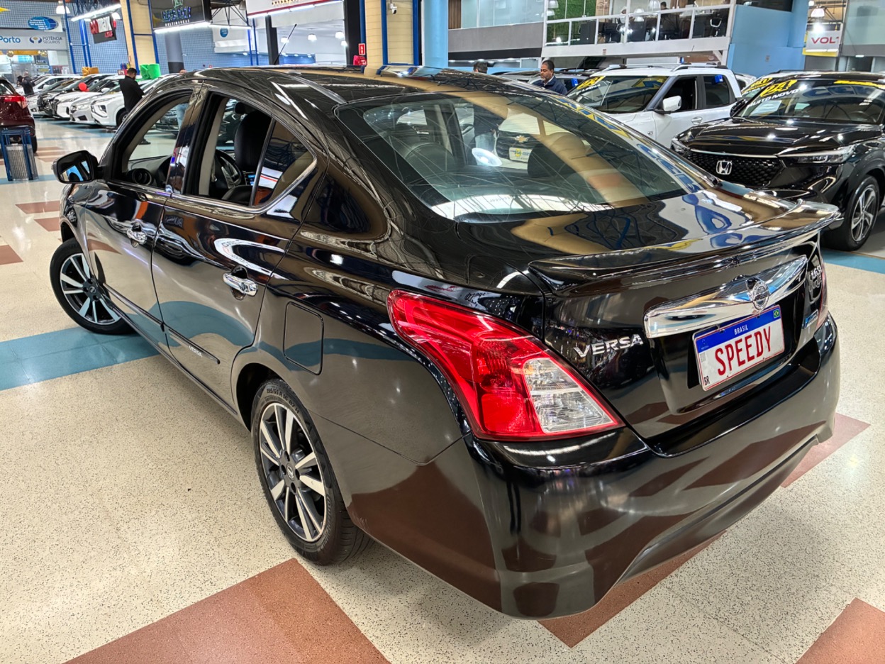 NISSAN VERSA