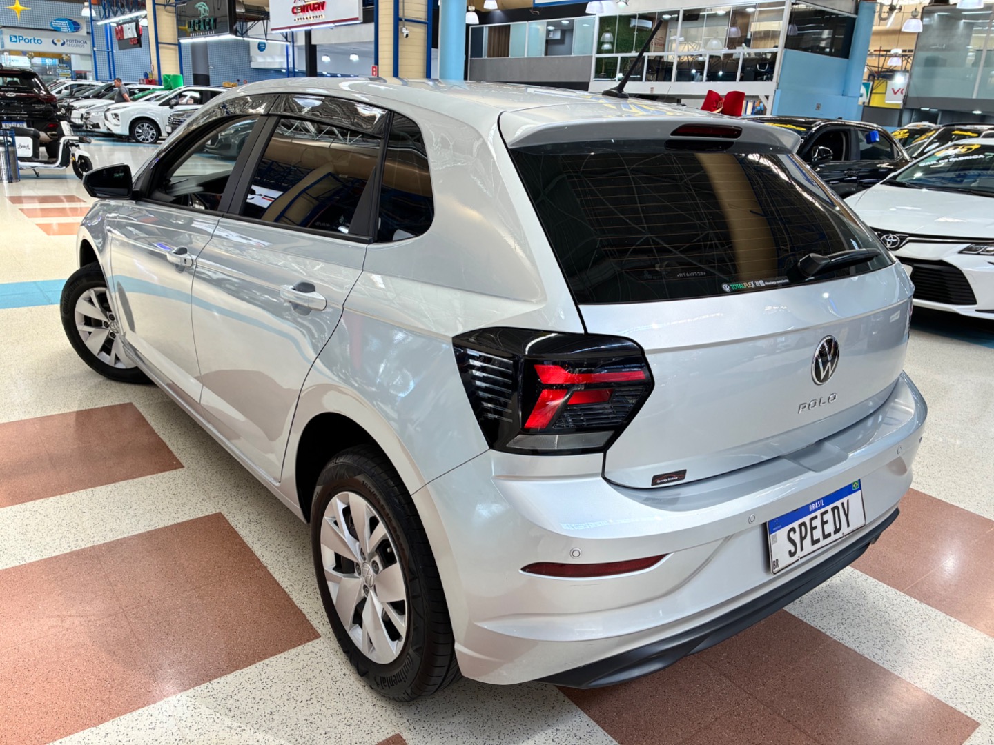 VOLKSWAGEN POLO
