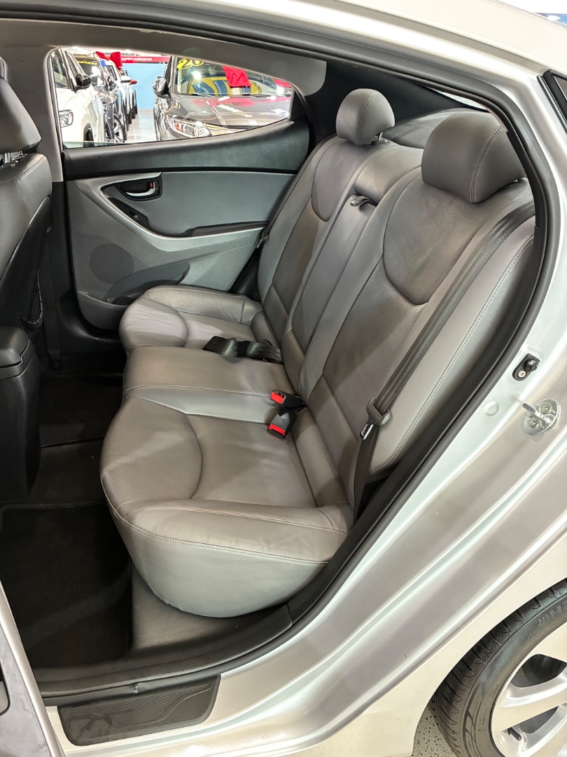 HYUNDAI ELANTRA