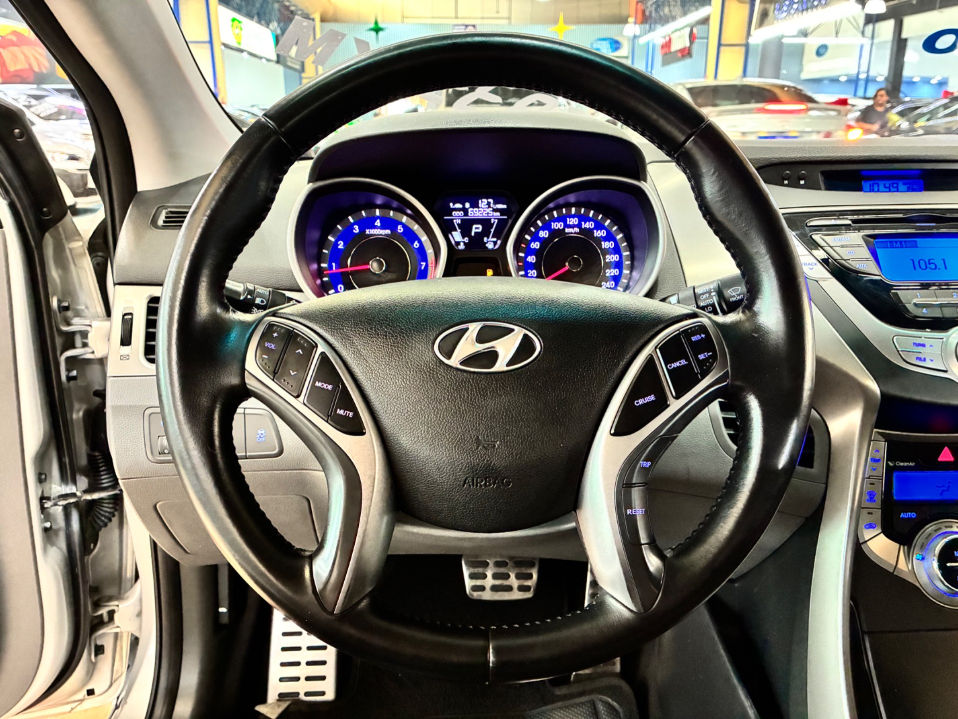 HYUNDAI ELANTRA