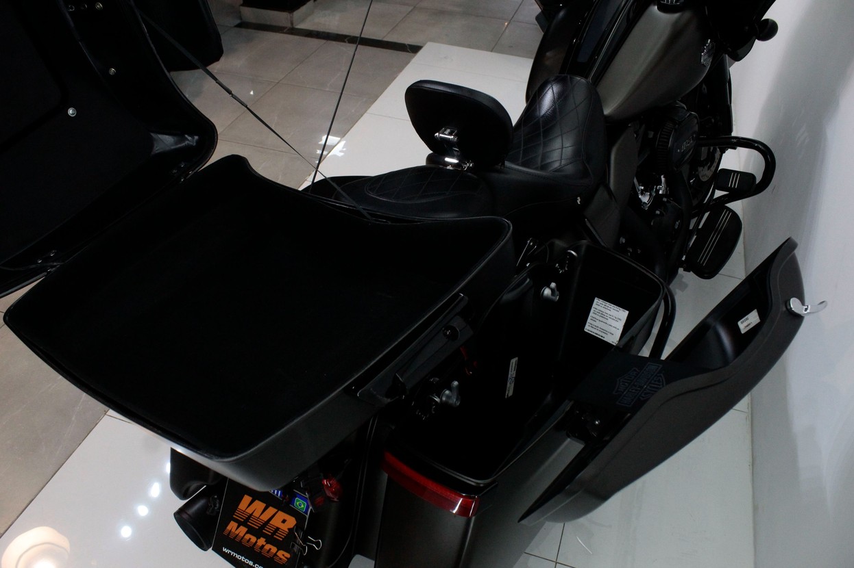 HARLEY-DAVIDSON ROAD GLIDE SPECIAL