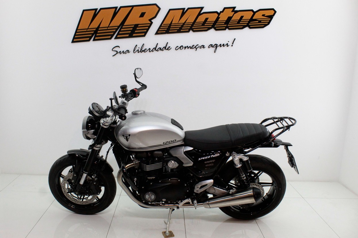 TRIUMPH SPEED TWIN 